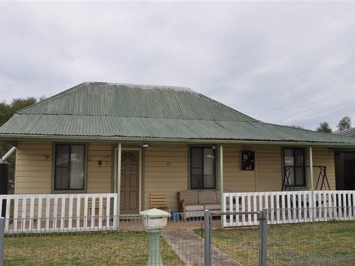22 Pye St, Eugowra, NSW 2806 Property Details