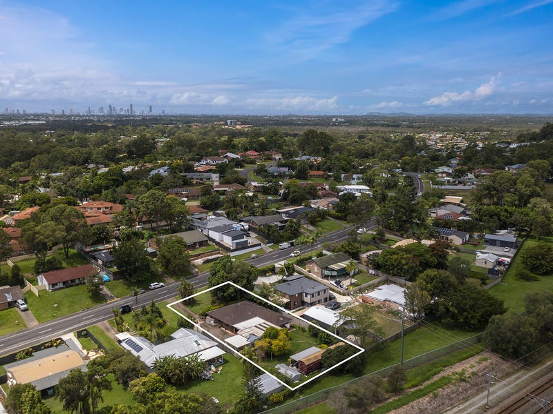 11 Alison Road, Carrara, Qld 4211 Property Details