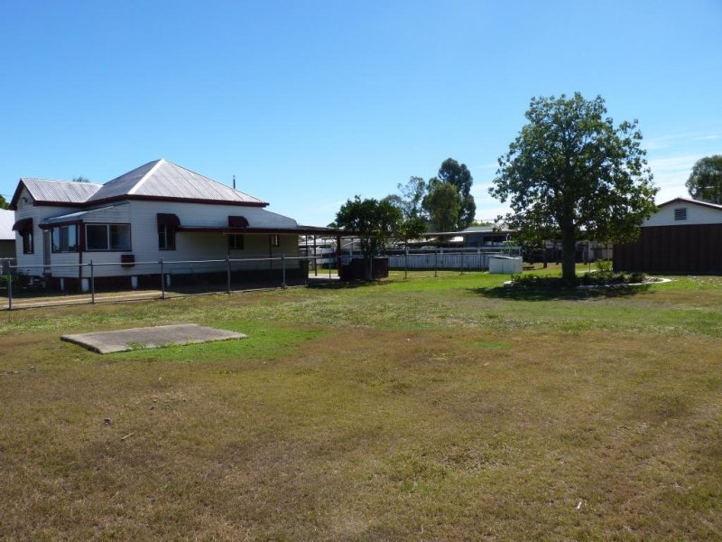 32 Davidson Street, Oakey, Qld 4401 Property Details