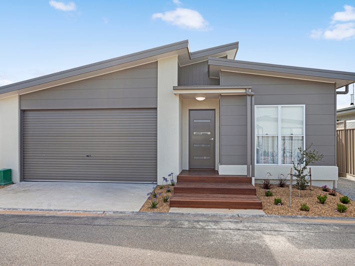 Palm Lake Resort Willow Lodge Retirement Village at 2 Willow Road