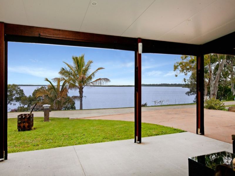 8 Waterfront Esmt, Redland Bay, QLD 4165
