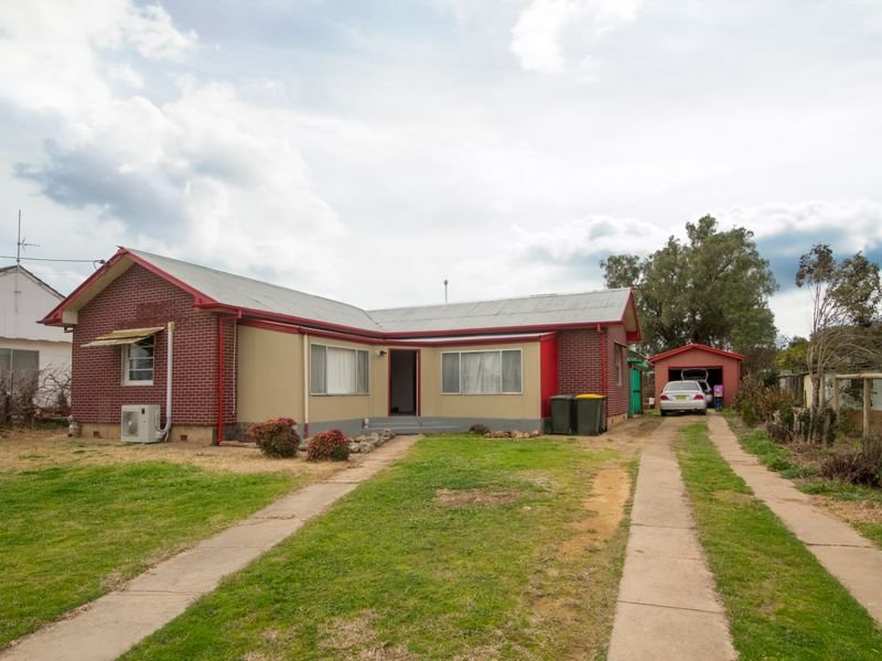 35 Lee Street, Cowra, NSW 2794
