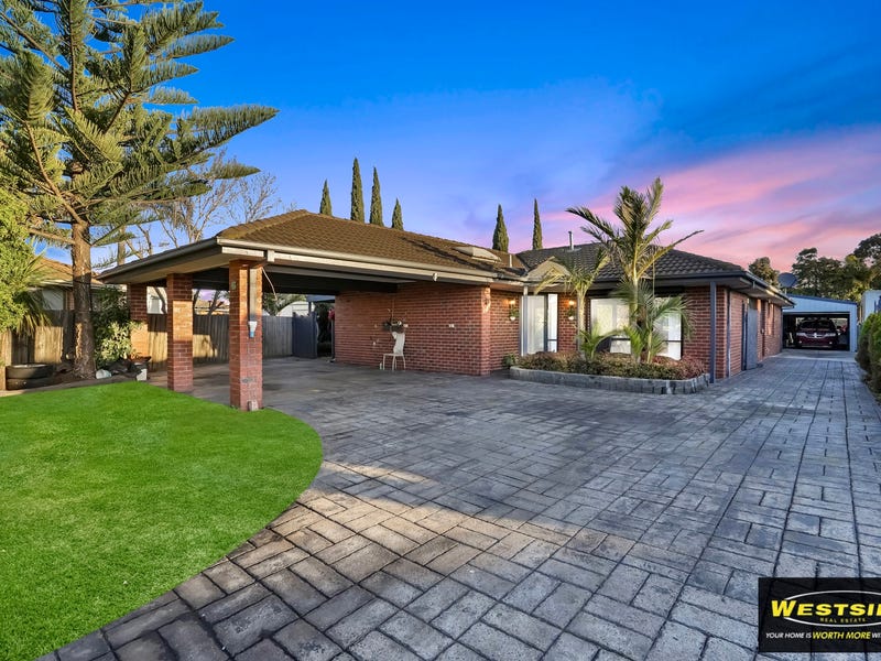 6 PENOLA CLOSE