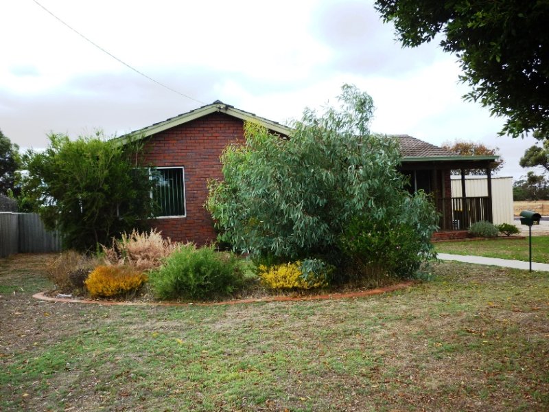 28 Casuarina Drive, Katanning, WA 6317