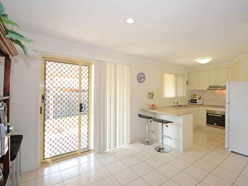2/4 Jade Court, Urangan, QLD 4655