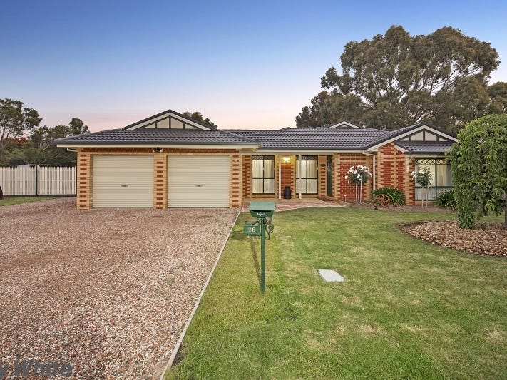 28 Ewing Drive, Romsey, Vic 3434 Property Details