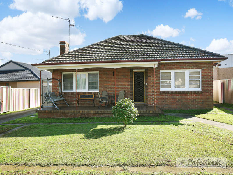5 Farnham Avenue, Roselands, NSW 2196