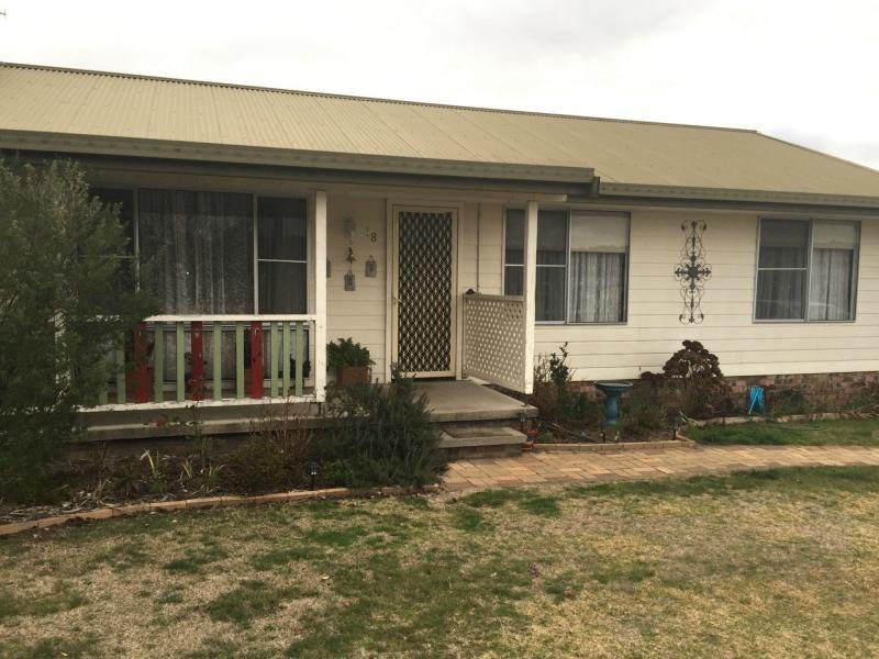 18 Everett Street, Uralla, NSW 2358 Property Details