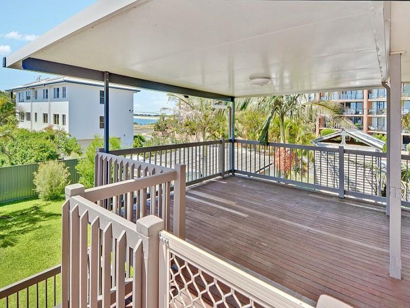 2/17 Taylor Avenue, Golden Beach, QLD 4551