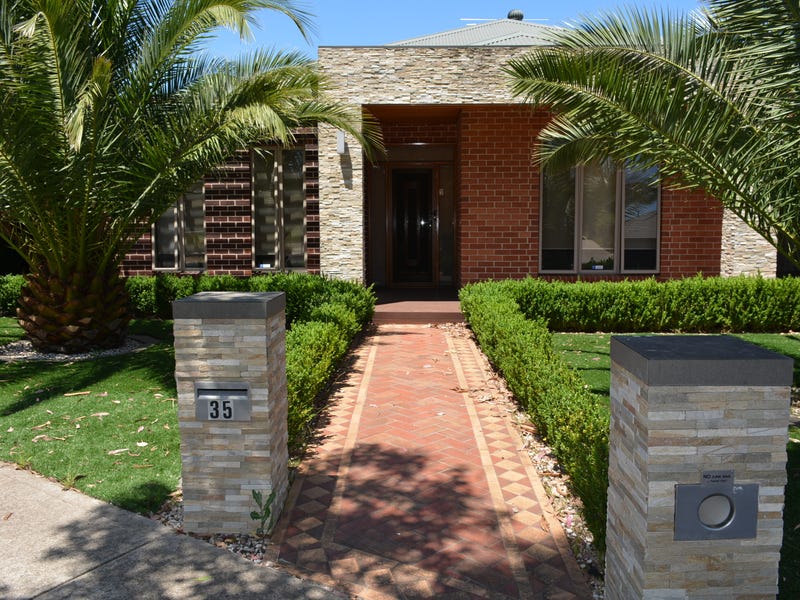 35 Melfin Drive, Hillside, VIC 3037
