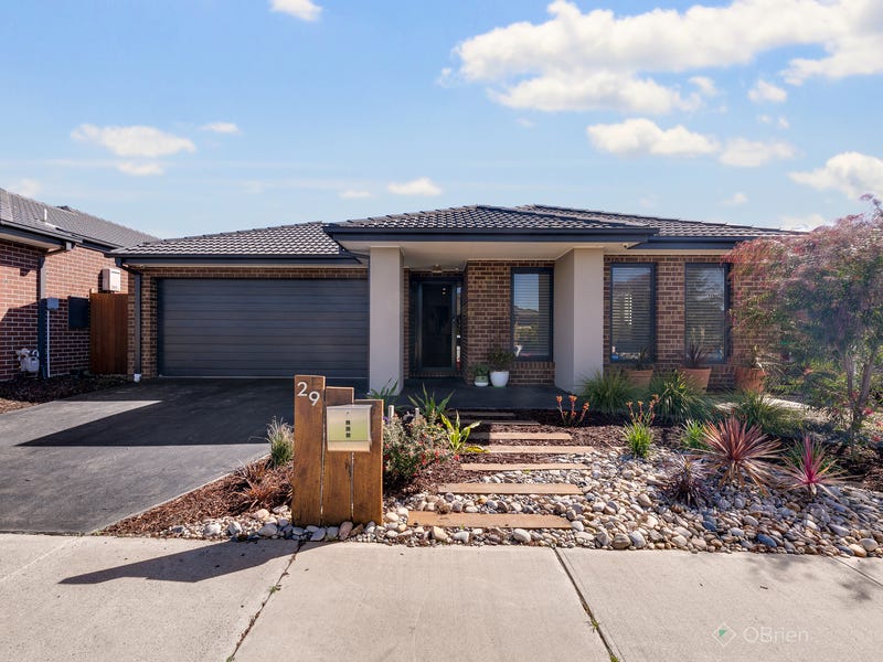 29 Trainers Way, Clyde North, VIC 3978 29 Trainers Way, Clyde North, VIC 3978