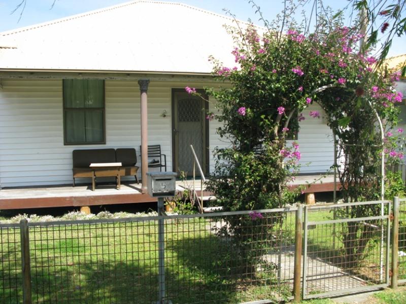 5 Beach Street, Belmont South, NSW 2280