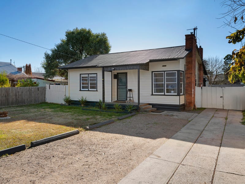 1 Short Street, Benalla, Vic 3672 House for Sale