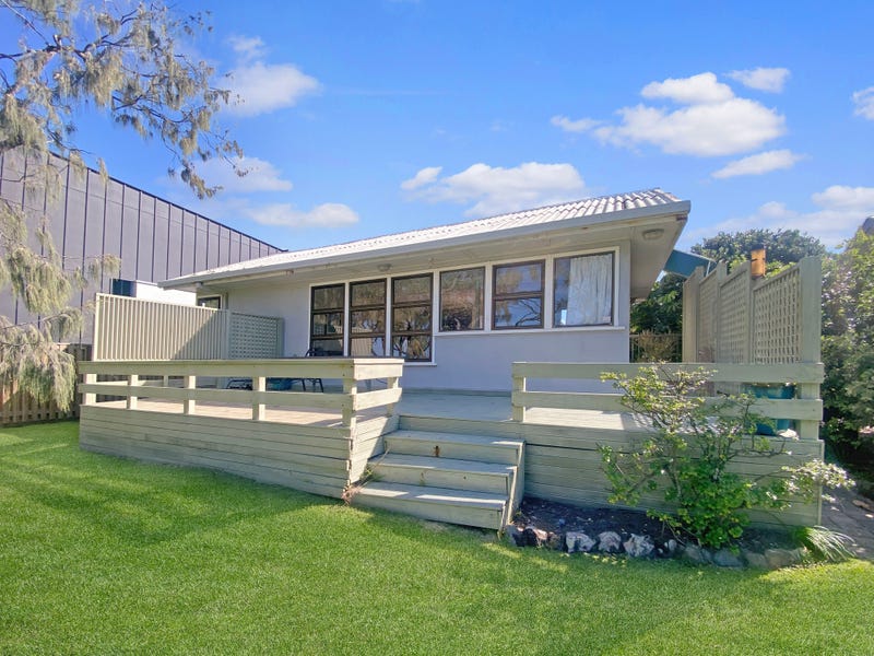 17 Watson Street, Currimundi, Qld 4551