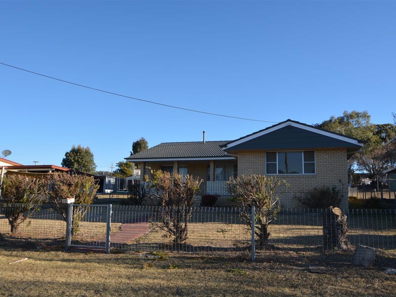 15 Leslie Parade, Stanthorpe, QLD 4380