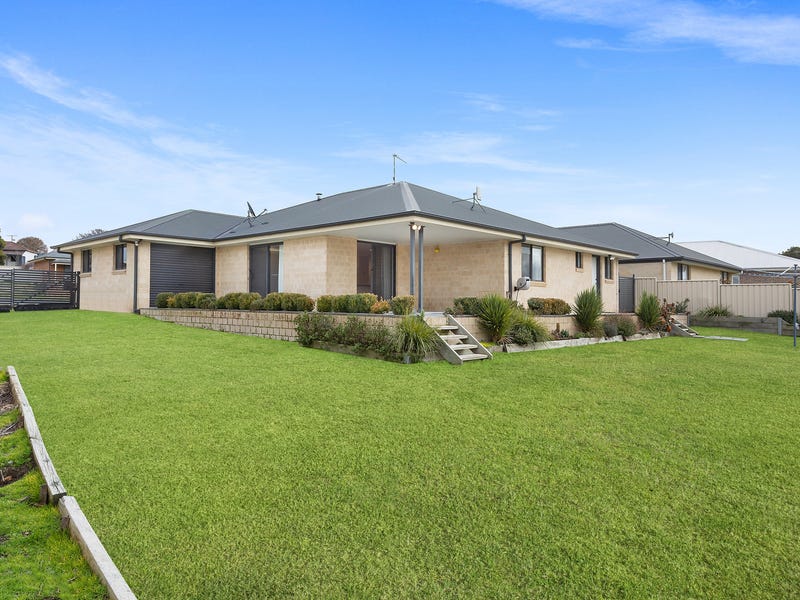 4 Johnston Crescent, Blayney, NSW 2799 Property Details