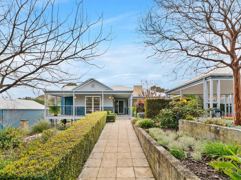 12 Lyndhurst Road, Kalamunda, WA 6076 Property Details