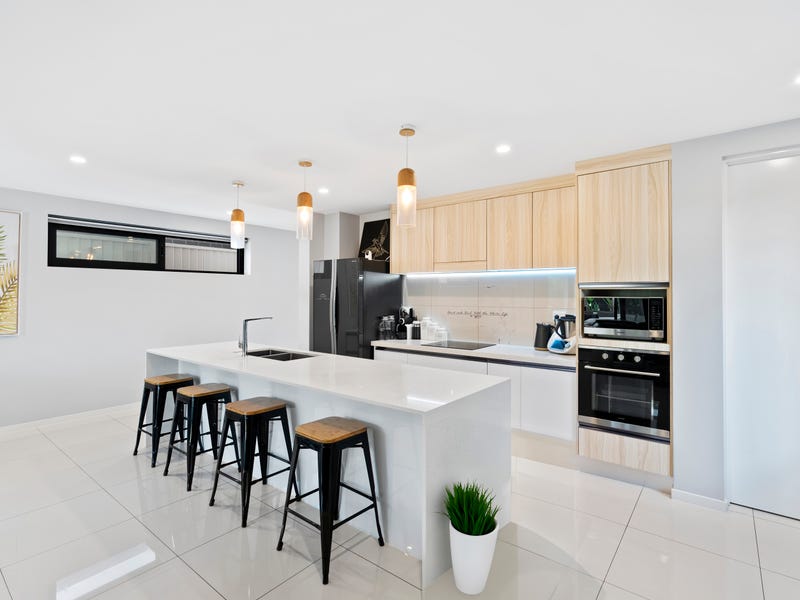 Real Estate & Property for Sale in Paradise Point, QLD 4216 (+1