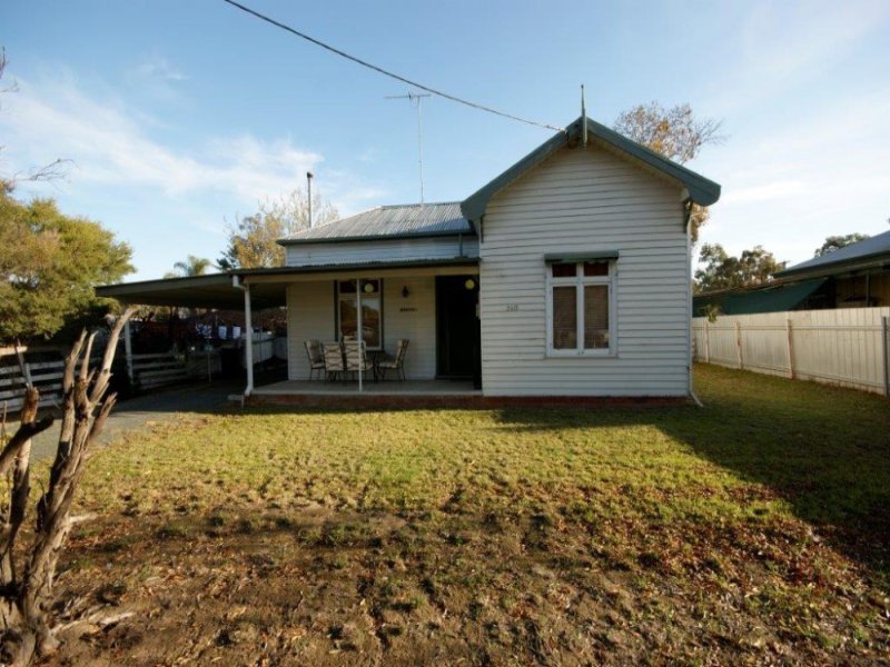 260 Victoria St, Deniliquin, NSW 2710 Property Details