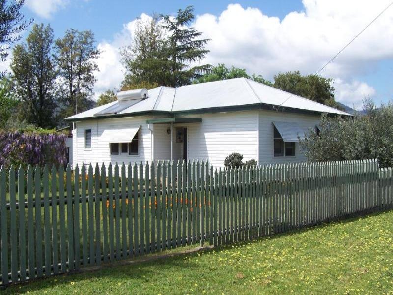 3 Denman Ave, Kootingal, NSW 2352 Property Details