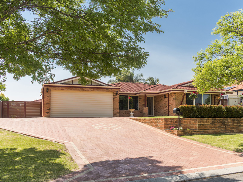 26 Lakeside Drive, Helena Valley, WA 6056