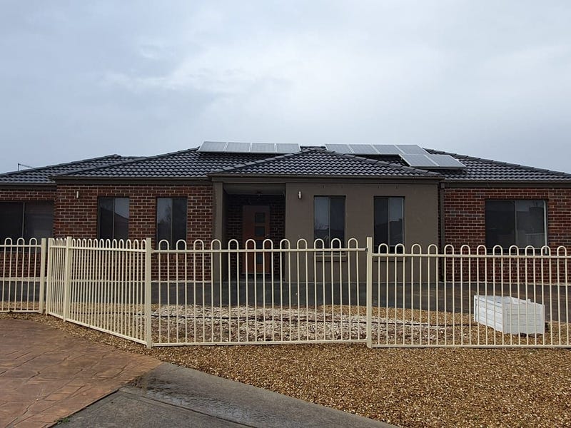 1/6 Corrib Court, Melton West, VIC 3337