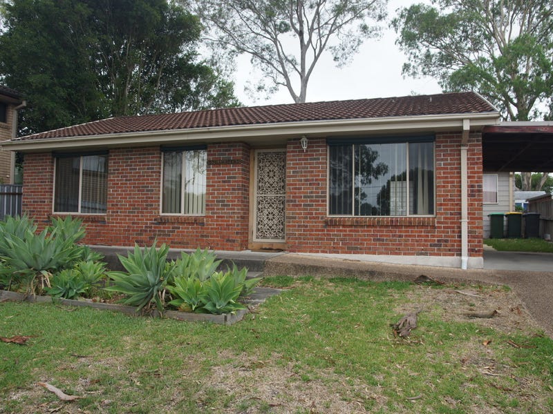 32 Lake Road, Fennell Bay, NSW 2283