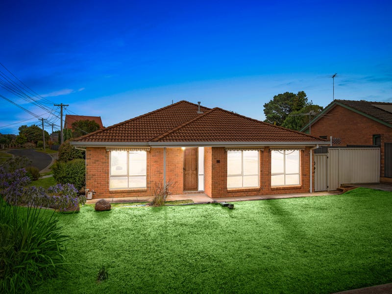 1/27 Greaves Street South, Werribee, Vic 3030 Property Details