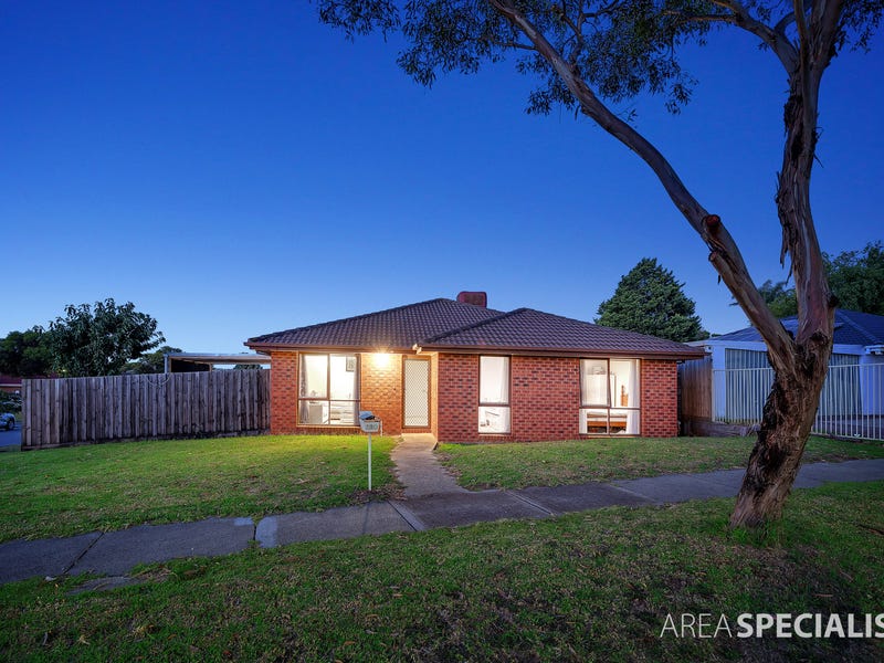 110 Oaktree Drive, Hampton Park, VIC 3976