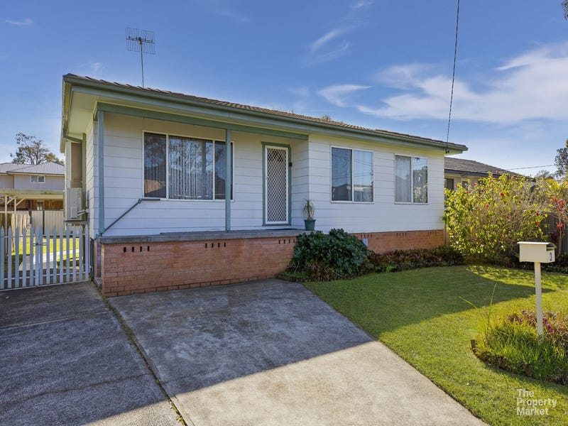 3 Kingsford Smith Drive, Berkeley Vale, NSW 2261