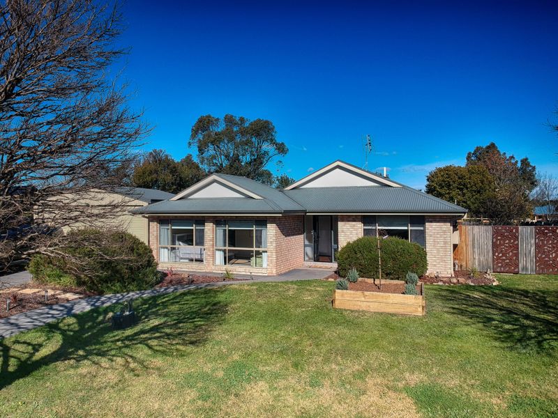 2 Dumfries Place, Bowral, NSW 2576 House for Sale