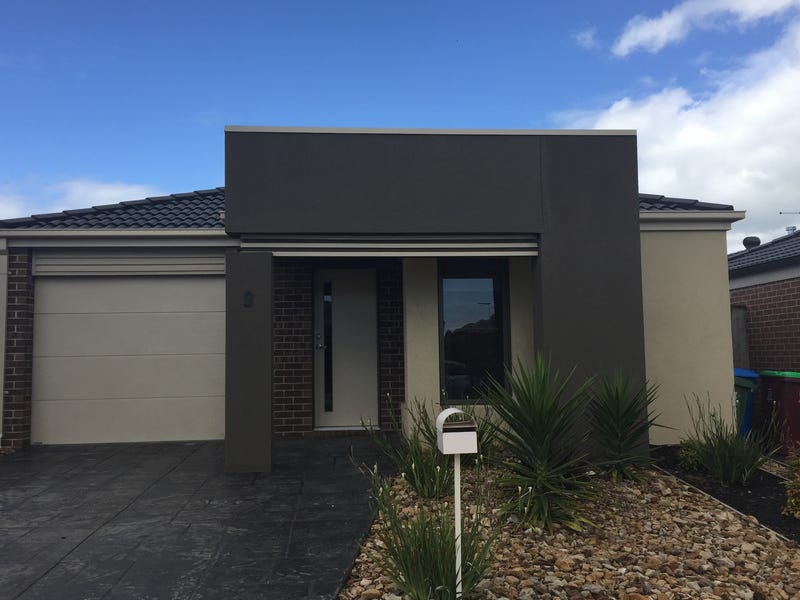 9 Blacksmith Way, Clyde North, VIC 3978