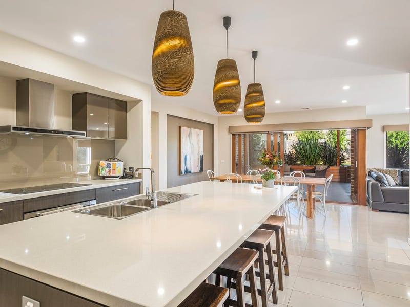 9 Gordon Boulevard Gisborne Vic 3437 Property Details