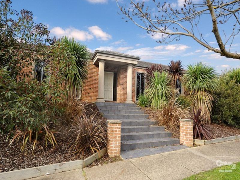 2 Old Trafford Berwick Vic 3806 Realestate Com Au