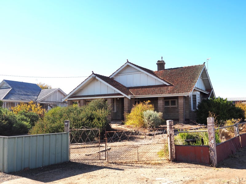 8 Davis Avenue, Nhill, Vic 3418 House for Sale