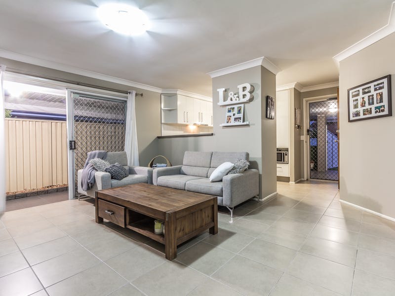 2/143 Central Street, Labrador, QLD 4215