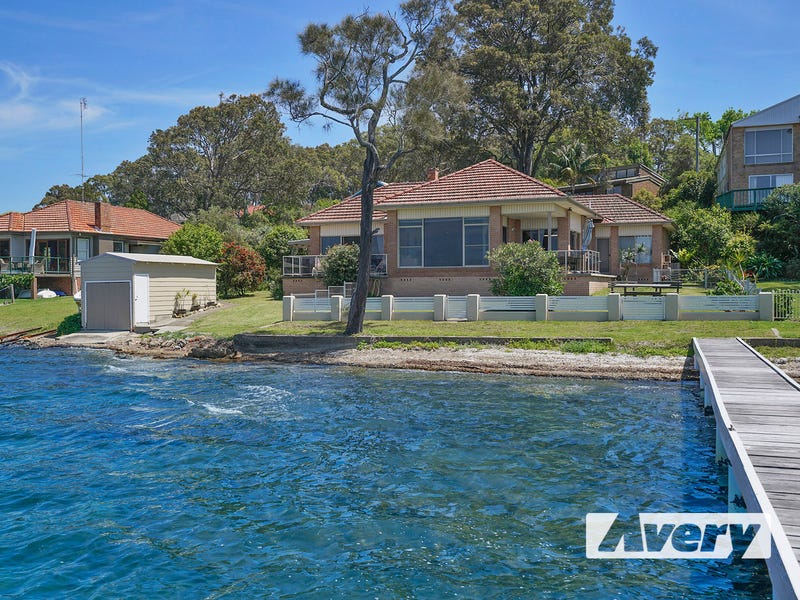 16 Ambrose Street, Carey Bay, NSW 2283