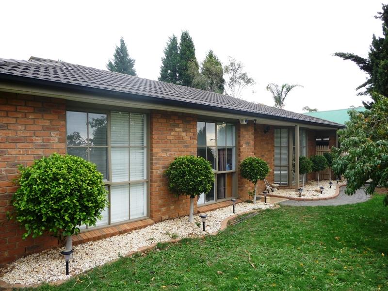 17 Erskine Drive, Rowville, Vic 3178 Property Details