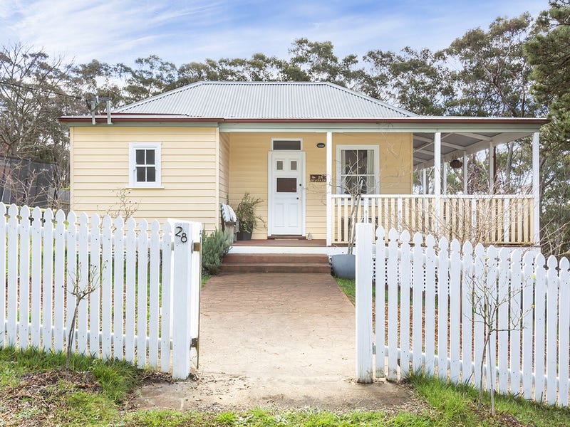 28 Westbourne Avenue, Wentworth Falls, NSW 2782