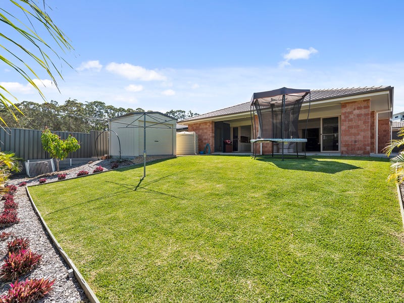 44 Admiralty Drive, Safety Beach, NSW 2456