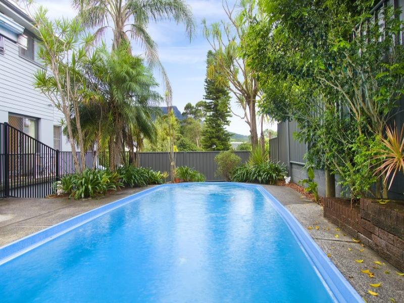 4 Blanchard Cres, Balgownie, NSW 2519