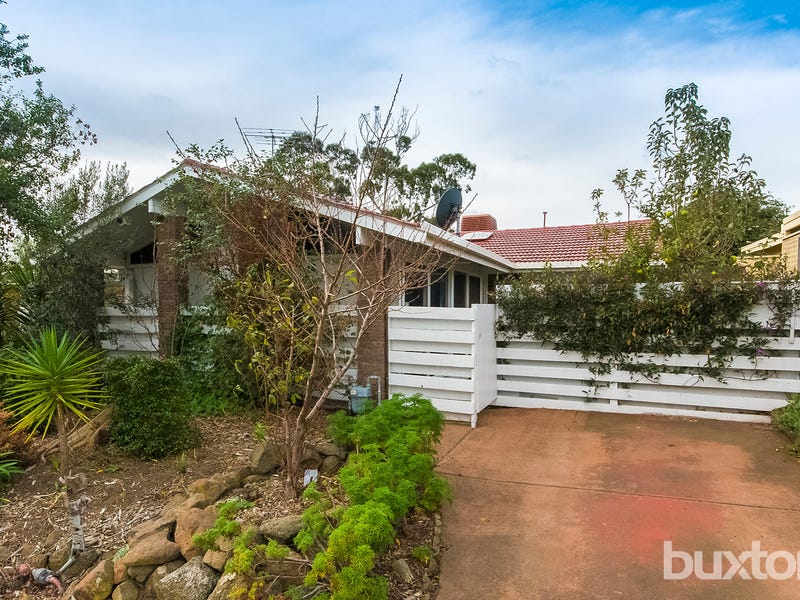 11 Carnarvon Drive, Grovedale, Vic 3216 Property Details