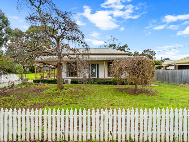 14 Commercial Road, Heyfield, Vic 3858 House for Sale