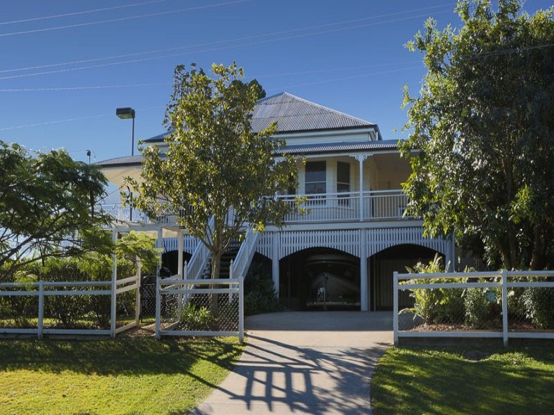 194 Cliveden Avenue, Corinda, Qld 4075