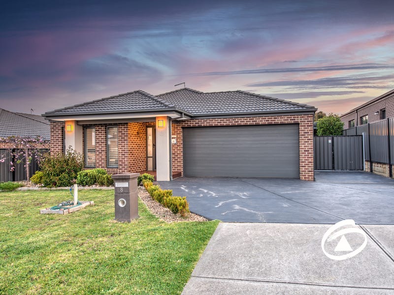 8 Albert Circuit, Pakenham, Vic 3810 - Property Details