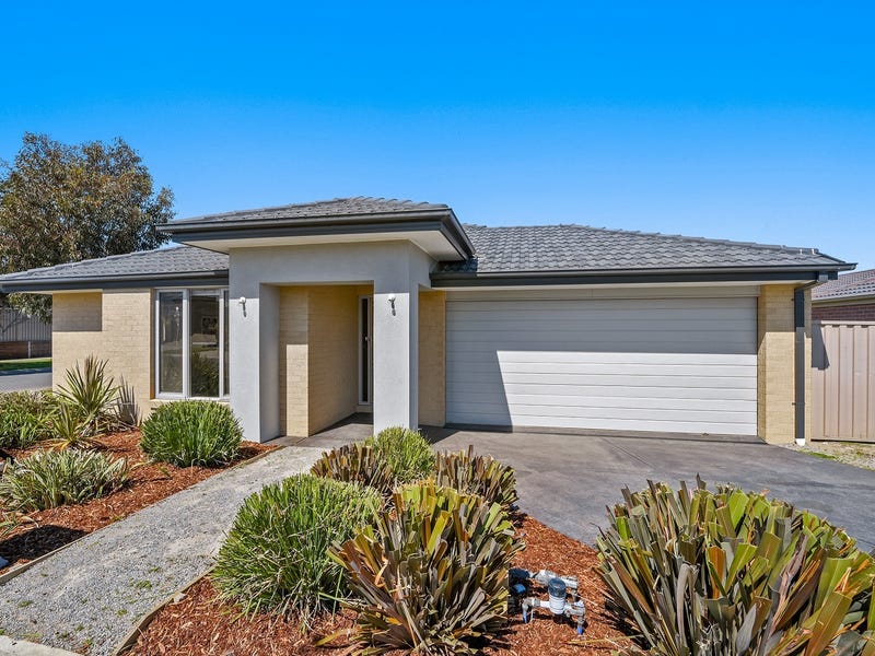 51 Harrison Way, Pakenham, Vic 3810 Property Details