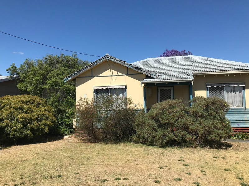 7 Teeluk Road, Carey Park, WA