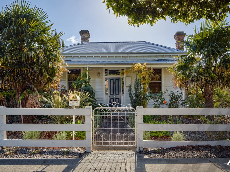 7 Young Street, Drouin, Vic 3818 Property Details