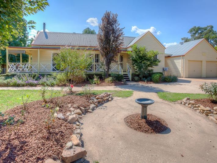 27 Station Street, Porepunkah, Vic 3740 Property Details