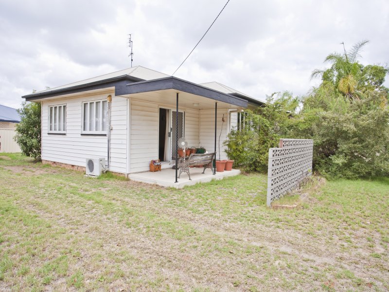 12 Russell Street, Chinchilla, QLD 4413